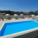 The View Luxury With Pool 公寓 扎达尔