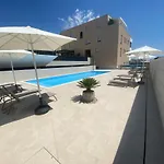 The View Luxury With Pool * 扎达尔