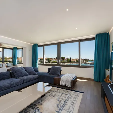 The View Luxury With Pool Zára