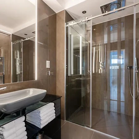 The View Luxury With Pool Zára