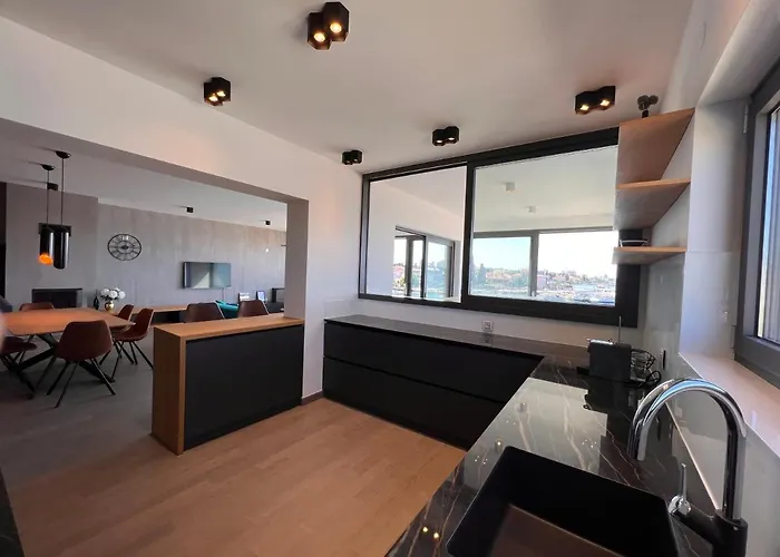 The View Luxury With Pool Apartment *