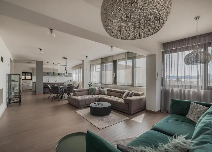 The View Luxury With Pool Apartment