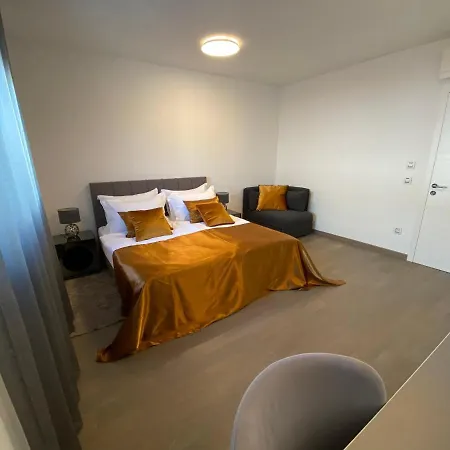 The View Luxury With Pool 公寓 扎达尔