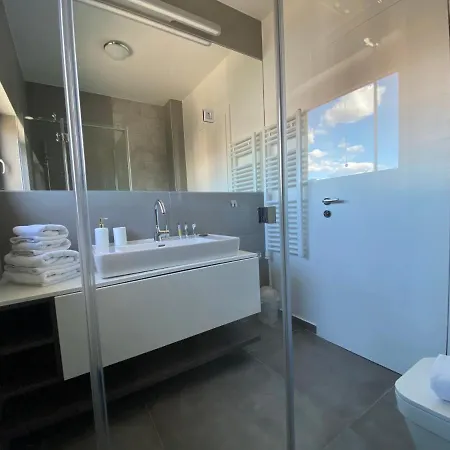 The View Luxury With Pool 公寓 扎达尔