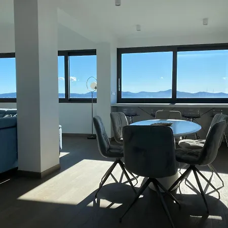 The View Luxury With Pool 扎达尔