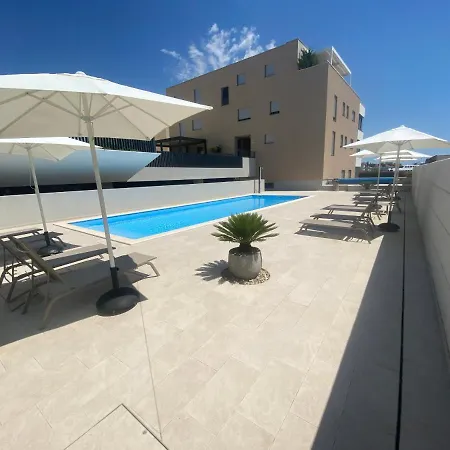 The View Luxury With Pool * 扎达尔