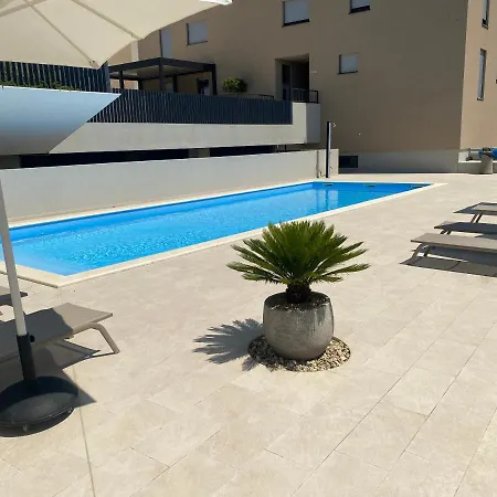 The View Luxury With Pool 公寓 扎达尔