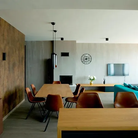 The View Luxury With Pool Apartament