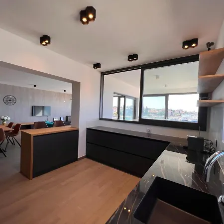 The View Luxury With Pool Appartamento *